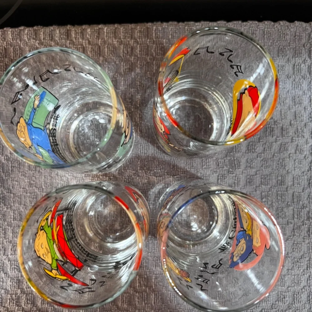 Vintage set of 4 1985 Hardees Chipmunk Glasses - Picture 5 of 6